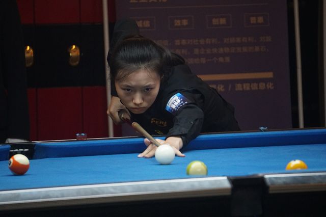 他从小便展 他从小便展