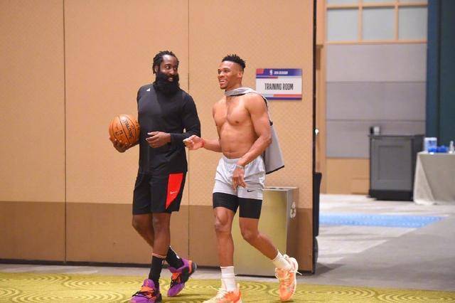 与威胁传球 与威胁传球